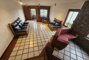 Belo Sobrado à venda no Bairro do Jardim Regina na Rua Maria Pereira Pinto,