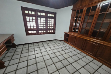 Belo Sobrado à venda no Bairro do Jardim Regina na Rua Maria Pereira Pinto,