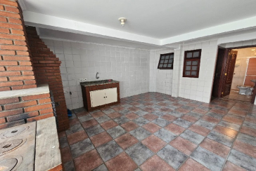 Belo Sobrado à venda no Bairro do Jardim Regina na Rua Maria Pereira Pinto,