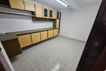 Belo Sobrado à venda no Bairro do Jardim Regina na Rua Maria Pereira Pinto,