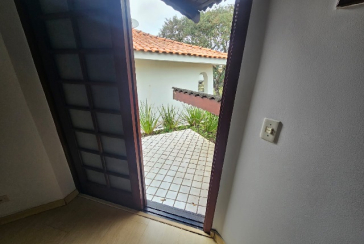 Belo Sobrado à venda no Bairro do Jardim Regina na Rua Maria Pereira Pinto,