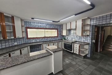 Belo Sobrado à venda no Bairro do Jardim Regina na Rua Maria Pereira Pinto,