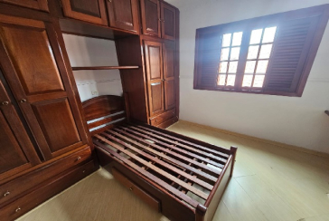 Belo Sobrado à venda no Bairro do Jardim Regina na Rua Maria Pereira Pinto,