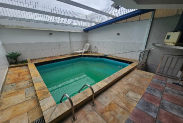 Belo Sobrado à venda no Bairro do Jardim Regina na Rua Maria Pereira Pinto,