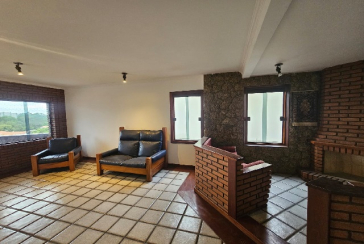 Belo Sobrado à venda no Bairro do Jardim Regina na Rua Maria Pereira Pinto,