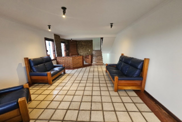 Belo Sobrado à venda no Bairro do Jardim Regina na Rua Maria Pereira Pinto,