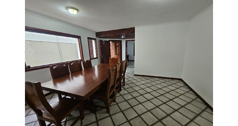 Belo Sobrado à venda no Bairro do Jardim Regina na Rua Maria Pereira Pinto,