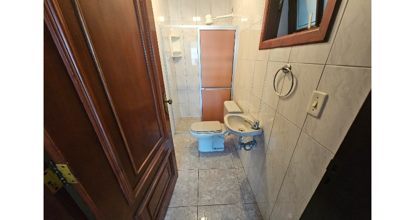 Belo Sobrado à venda no Bairro do Jardim Regina na Rua Maria Pereira Pinto,