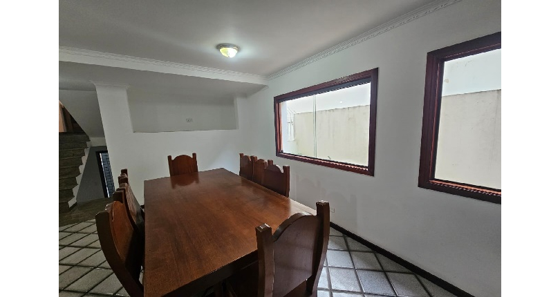 Belo Sobrado à venda no Bairro do Jardim Regina na Rua Maria Pereira Pinto,