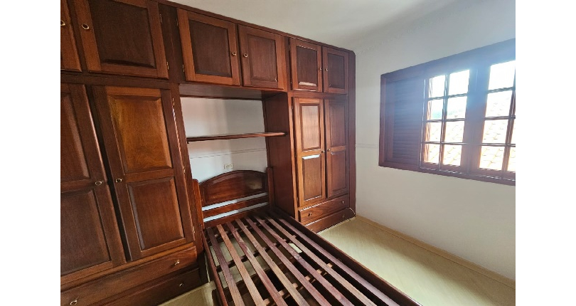 Belo Sobrado à venda no Bairro do Jardim Regina na Rua Maria Pereira Pinto,