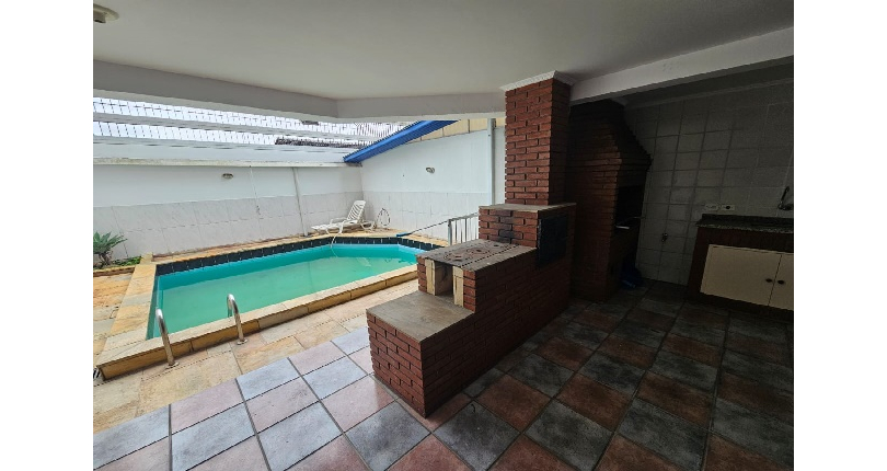 Belo Sobrado à venda no Bairro do Jardim Regina na Rua Maria Pereira Pinto,