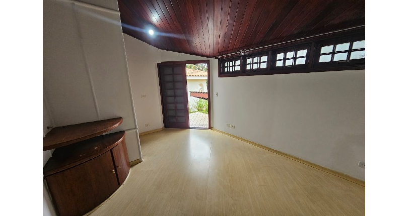 Belo Sobrado à venda no Bairro do Jardim Regina na Rua Maria Pereira Pinto,