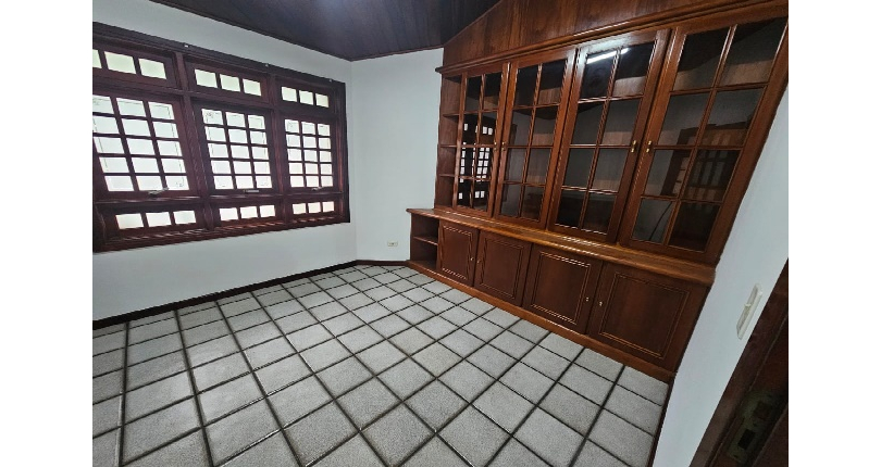 Belo Sobrado à venda no Bairro do Jardim Regina na Rua Maria Pereira Pinto,