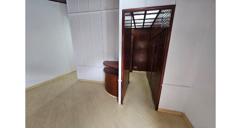 Belo Sobrado à venda no Bairro do Jardim Regina na Rua Maria Pereira Pinto,