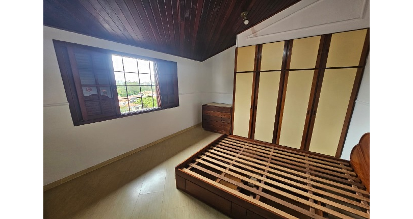 Belo Sobrado à venda no Bairro do Jardim Regina na Rua Maria Pereira Pinto,