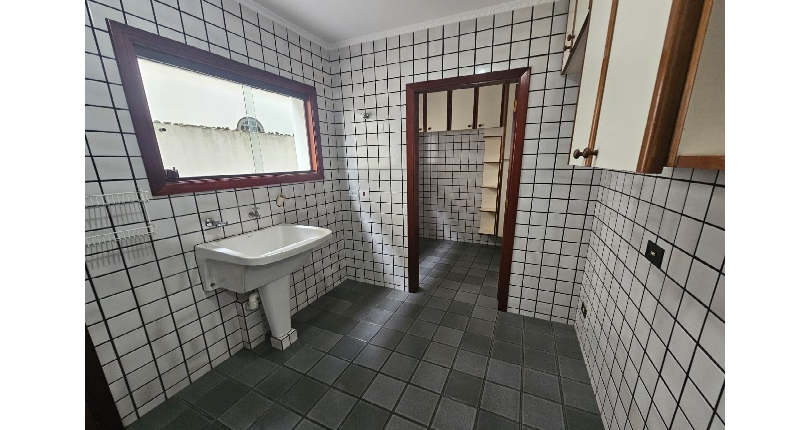 Belo Sobrado à venda no Bairro do Jardim Regina na Rua Maria Pereira Pinto,