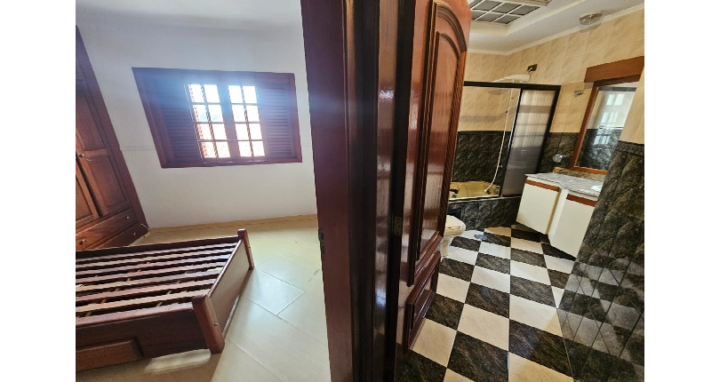 Belo Sobrado à venda no Bairro do Jardim Regina na Rua Maria Pereira Pinto,