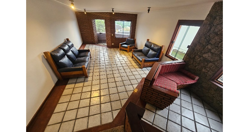 Belo Sobrado à venda no Bairro do Jardim Regina na Rua Maria Pereira Pinto,