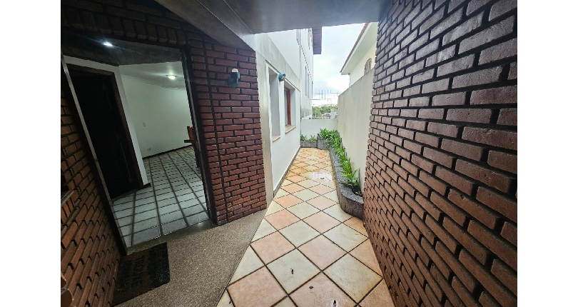 Belo Sobrado à venda no Bairro do Jardim Regina na Rua Maria Pereira Pinto,