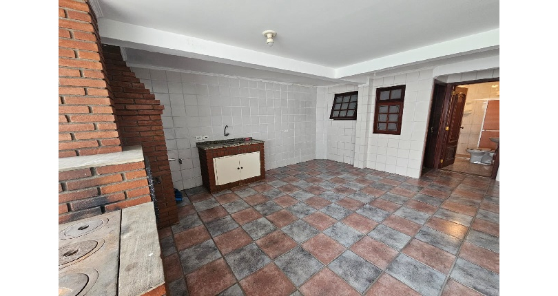 Belo Sobrado à venda no Bairro do Jardim Regina na Rua Maria Pereira Pinto,