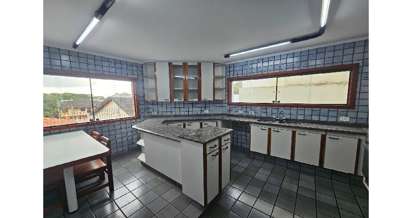 Belo Sobrado à venda no Bairro do Jardim Regina na Rua Maria Pereira Pinto,