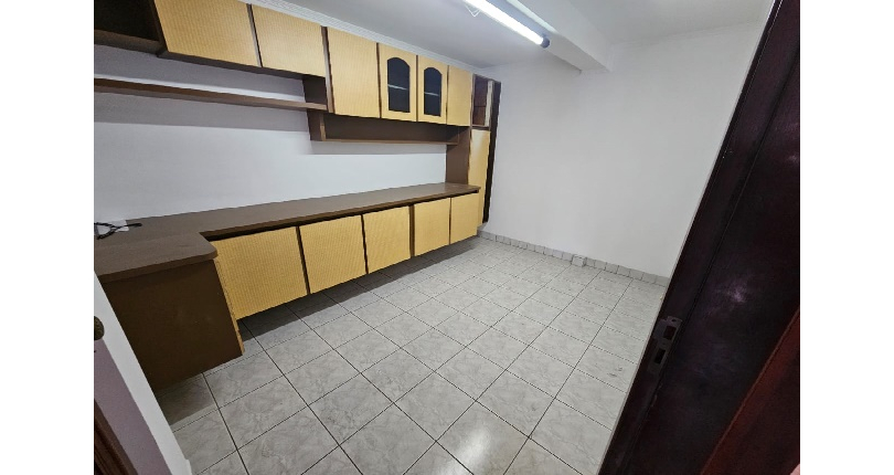 Belo Sobrado à venda no Bairro do Jardim Regina na Rua Maria Pereira Pinto,