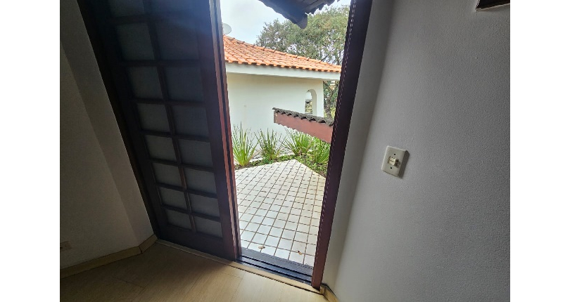 Belo Sobrado à venda no Bairro do Jardim Regina na Rua Maria Pereira Pinto,