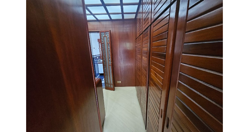 Belo Sobrado à venda no Bairro do Jardim Regina na Rua Maria Pereira Pinto,