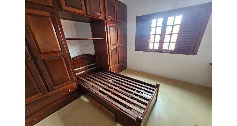 Belo Sobrado à venda no Bairro do Jardim Regina na Rua Maria Pereira Pinto,