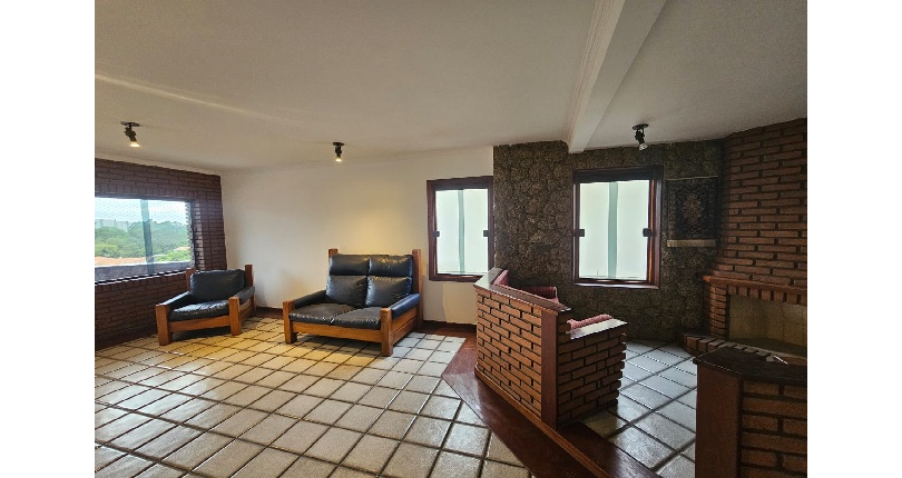 Belo Sobrado à venda no Bairro do Jardim Regina na Rua Maria Pereira Pinto,