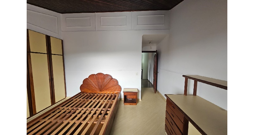 Belo Sobrado à venda no Bairro do Jardim Regina na Rua Maria Pereira Pinto,