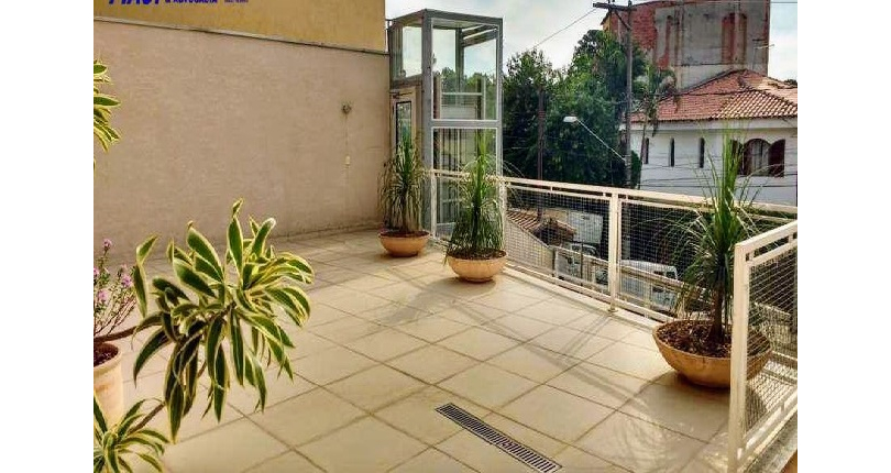 Belo Sobrado à venda no Bairro da Vila dos Remédios na Rua Lopo Homem 56