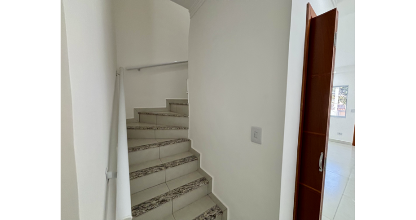 Belo Sobrado novo à venda no Bairro do Jardim Líbano na Rua Professor Araújo Coelho 391