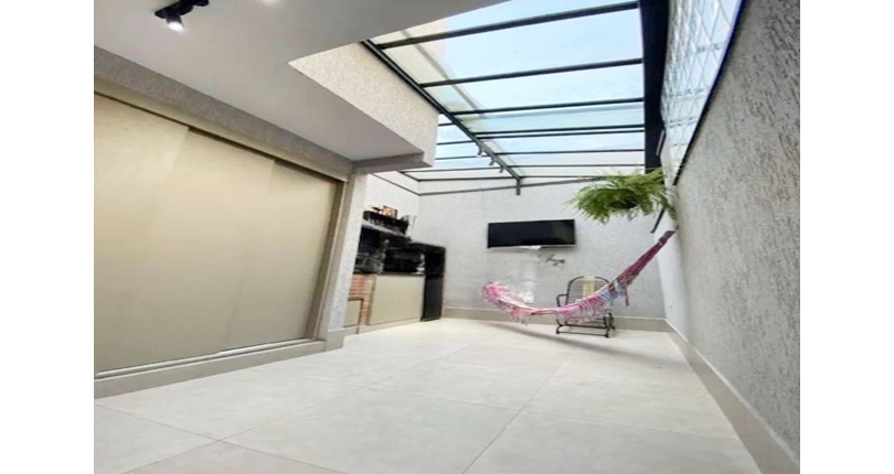 Belo Sobrado à venda no Bairro da Vila Mangalot na Rua Rubens de Souza Araújo