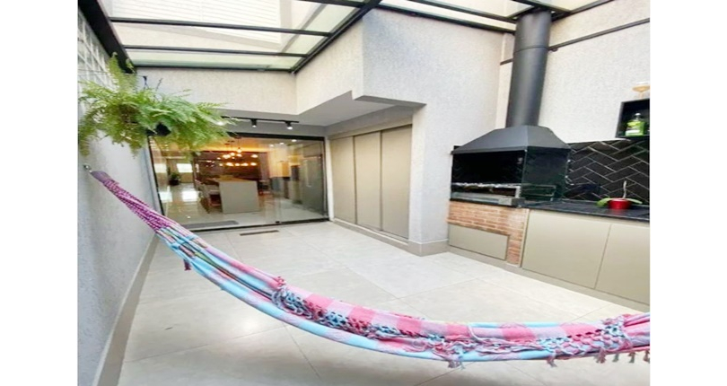 Belo Sobrado à venda no Bairro da Vila Mangalot na Rua Rubens de Souza Araújo