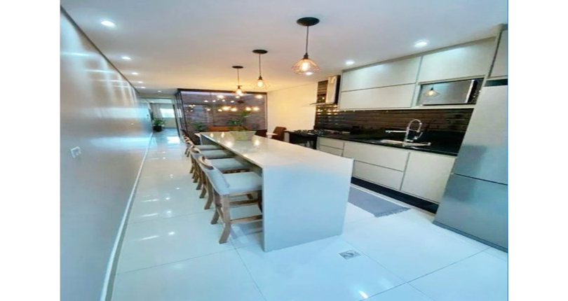 Belo Sobrado à venda no Bairro da Vila Mangalot na Rua Rubens de Souza Araújo