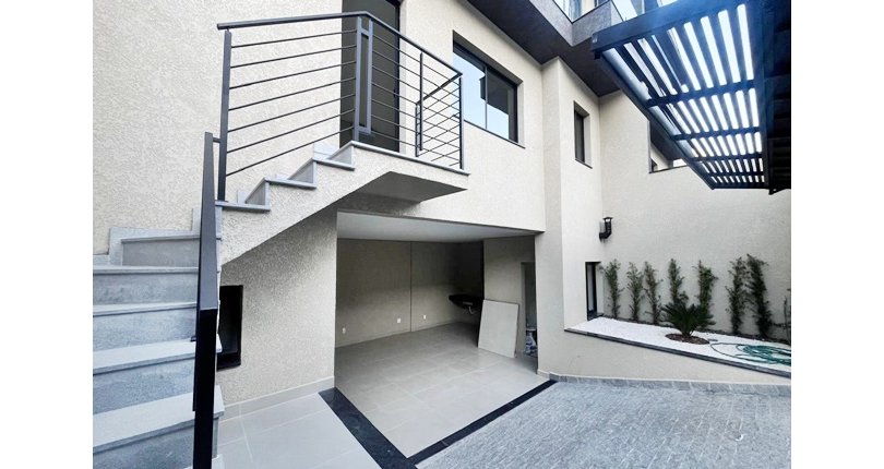 Lindo Sobrado novo à venda no Bairro do Parque São Domingos na Rua Dona Herminda Borba Attuy 318