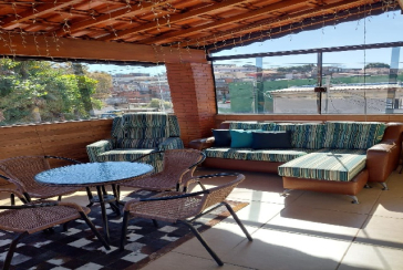 Belo Sobrado à venda no Bairro da Vila Mangalot na Rua José Ataliba Ortiz