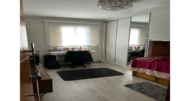 Belo Sobrado à venda no Bairro da Vila Mangalot na Rua José Ataliba Ortiz