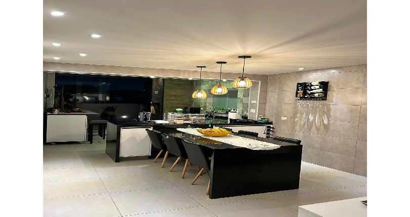 Belo Sobrado à venda no Bairro da Vila Mangalot na Rua José Ataliba Ortiz