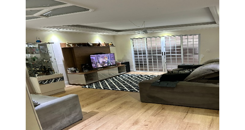 Belo Sobrado à venda no Bairro da Vila Mangalot na Rua José Ataliba Ortiz