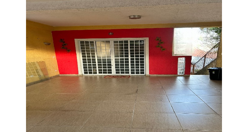 Belo Sobrado à venda no Bairro da Vila Mangalot na Rua José Ataliba Ortiz