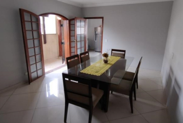 Belo Sobrado à venda no Bairro do Parque São Domingos na Rua Doutor Odon Carlos de Figueiredo Ferraz