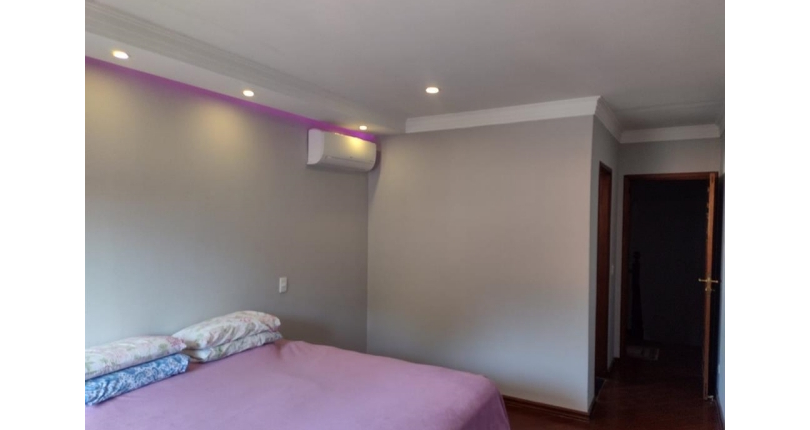 Belo Sobrado à venda no Bairro do Parque São Domingos na Rua Doutor Odon Carlos de Figueiredo Ferraz