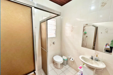 Casa assobradada à venda em Osasco no Bairro da Ayrosa na Rua Irapuru