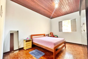 Casa assobradada à venda em Osasco no Bairro da Ayrosa na Rua Irapuru