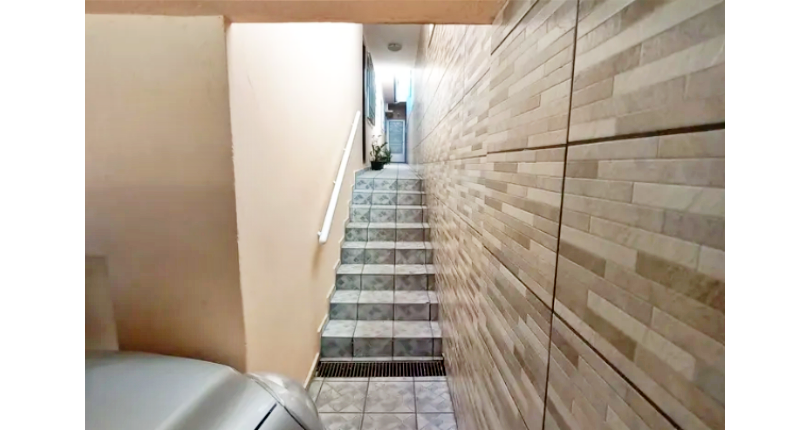 Casa assobradada à venda em Osasco no Bairro da Ayrosa na Rua Irapuru