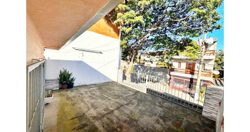 Casa assobradada à venda em Osasco no Bairro da Ayrosa na Rua Irapuru