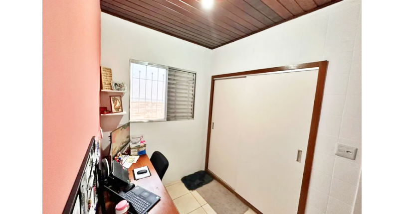 Casa assobradada à venda em Osasco no Bairro da Ayrosa na Rua Irapuru