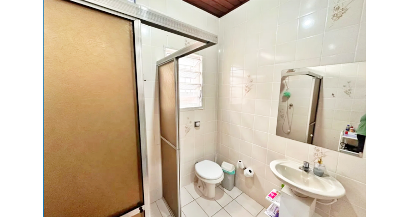 Casa assobradada à venda em Osasco no Bairro da Ayrosa na Rua Irapuru